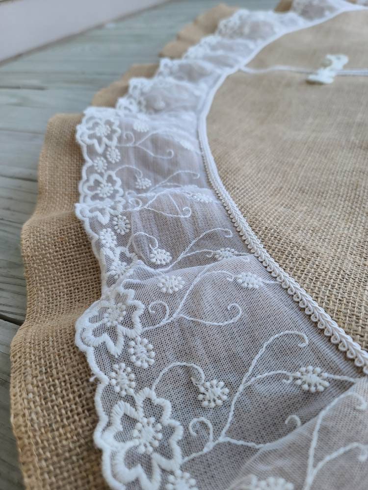close up of floral design inlay on ivory lace ruffle of burlap tree skirt.