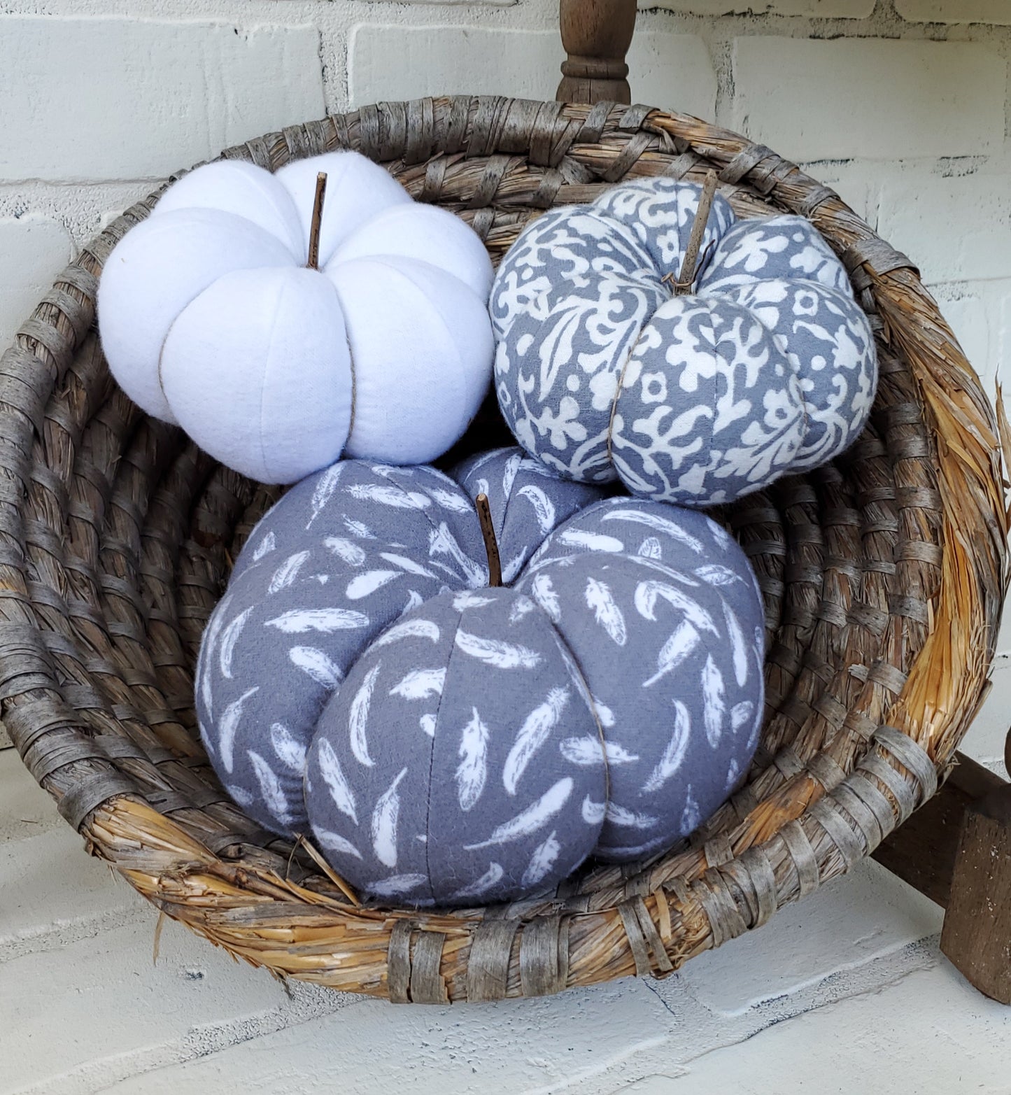 Gray Feather Pumpkin Trio